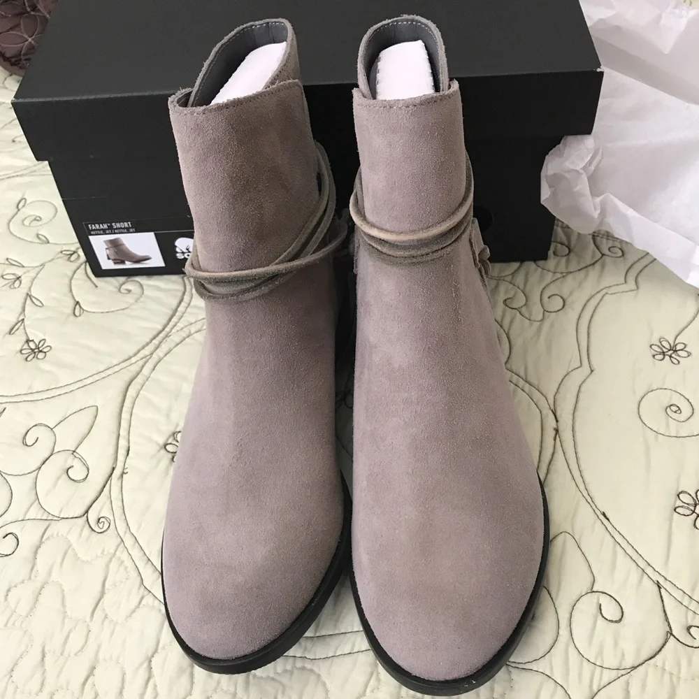 SOREL modern ankle boot in gray suede